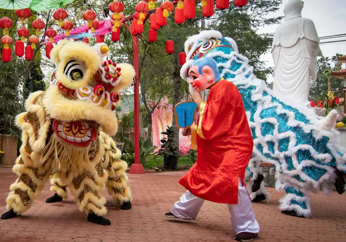 chiński horoskop, chińskie znaki zodiaku, taniec lwów podczas chiński nowy rok, link do kursy języka chińskiego online w szkole Kierunek Wschód