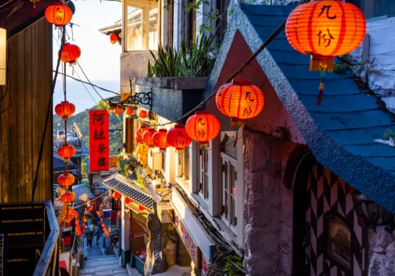 stara dzielnica w Tajwan, lampiony czerwone, link do nauka języka chińskiego online 