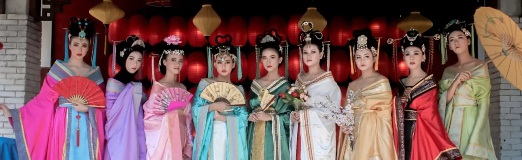 chińskie stroje tradycyjne, chińskie kobiety, link do język chiński online w Kierunek Wschód