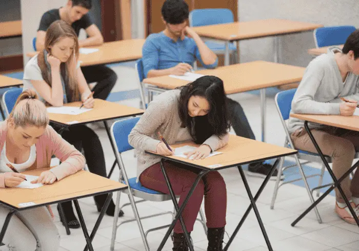 zdający egzamin z koreańskiego TOPIK, kierunek wschód, język koreański