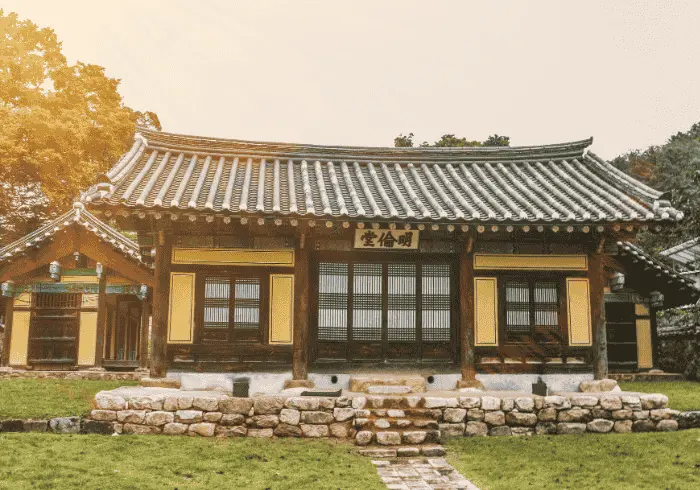 Tradycyjny koreański dom, kierunek wschód, język koreański