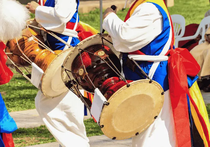 Tradycyjne obchody w Korei, kierunek wschód, język koreański